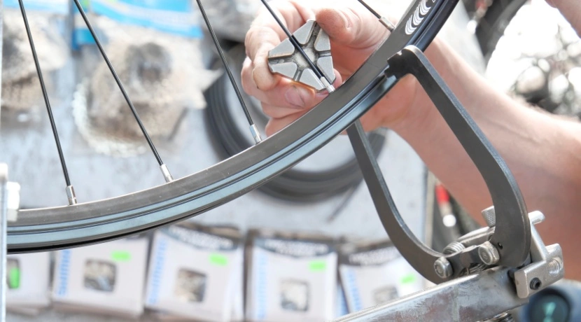 Read more about the article Jak poprawnie centrować koła rowerowe ?